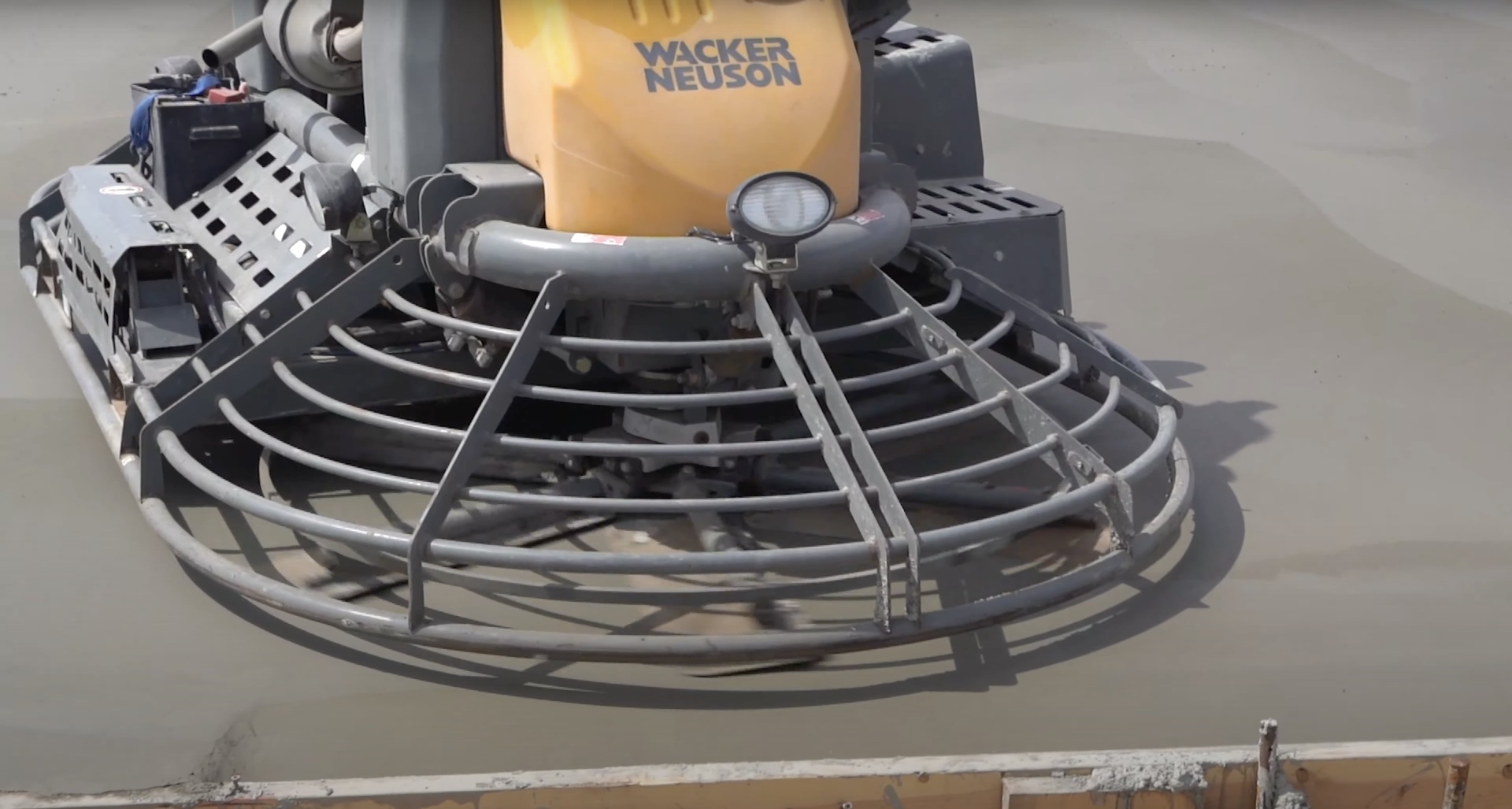 Commercial-grade concrete finishing equipment for superior results Professional concrete power float equipment for smooth finishing